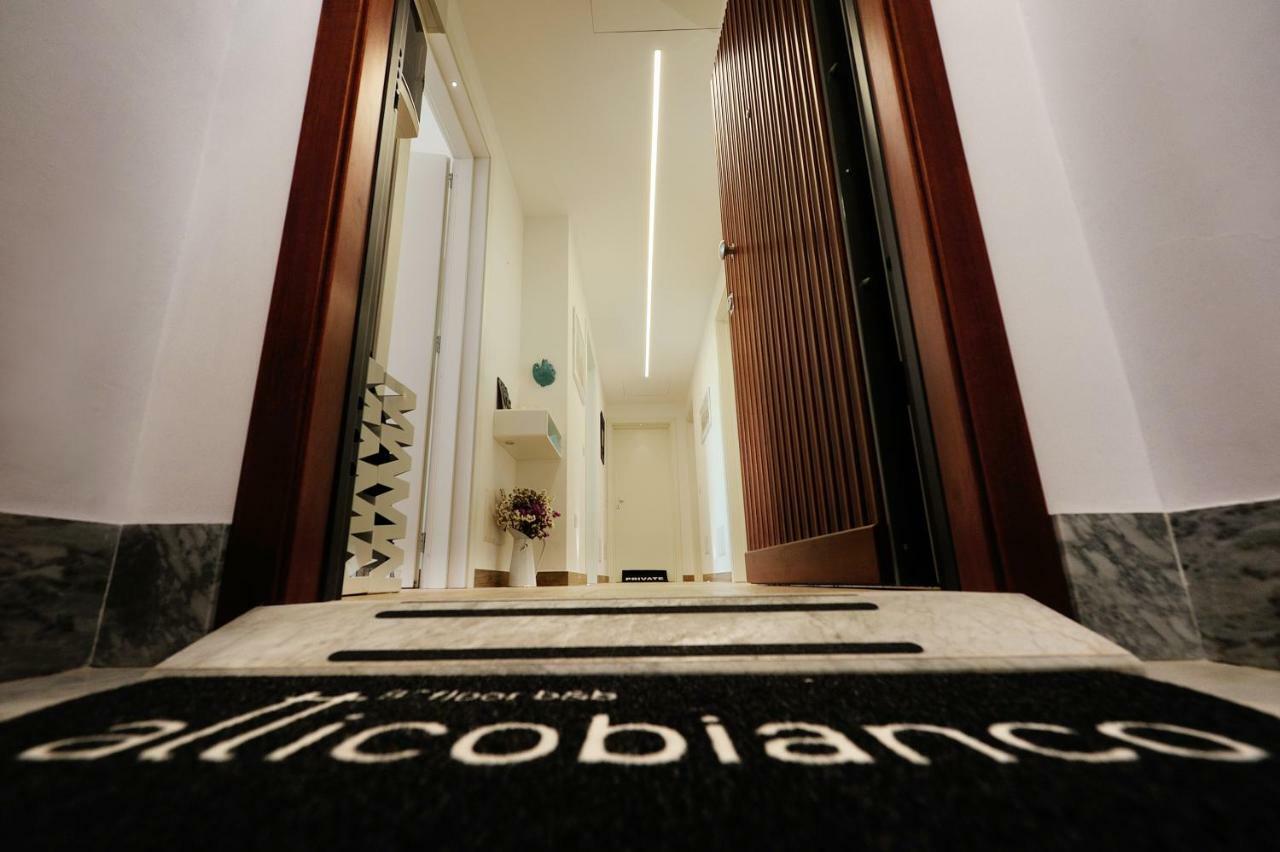 Atticobianco B&B カリアリ エクステリア 写真
